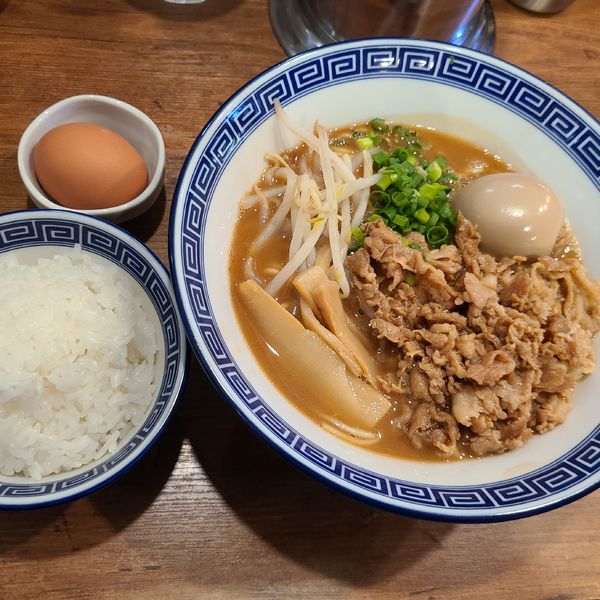「徳島セット(中華そば·ライス小·生卵)+味玉+豚スライス」@徳島ラーメン はるまの写真