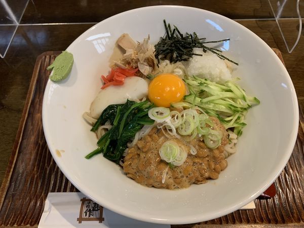 「納豆そば大盛 990円」@手打そば 甚作の写真