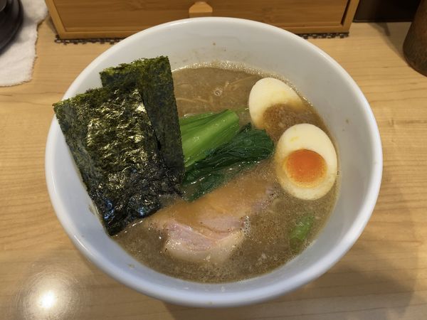 「【限定】ニボ豚そば＋味玉」@麺屋Mの写真