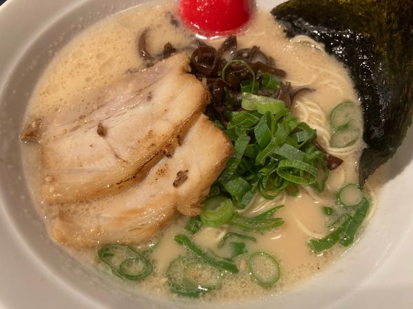 「豚骨白＋替玉(サービス)」@博多らーめん 一心堂 蒲田店の写真