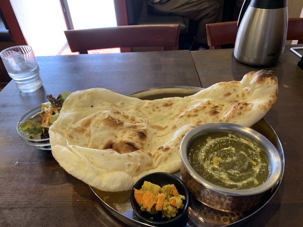 「ランチセット（サグマトン・辛口・ナン・ウーロン茶）800円」@Shama Mahalの写真