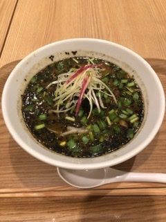 「黒麻婆たんたん麺　1000円」@T’sたんたん 東京駅京葉ストリート店の写真