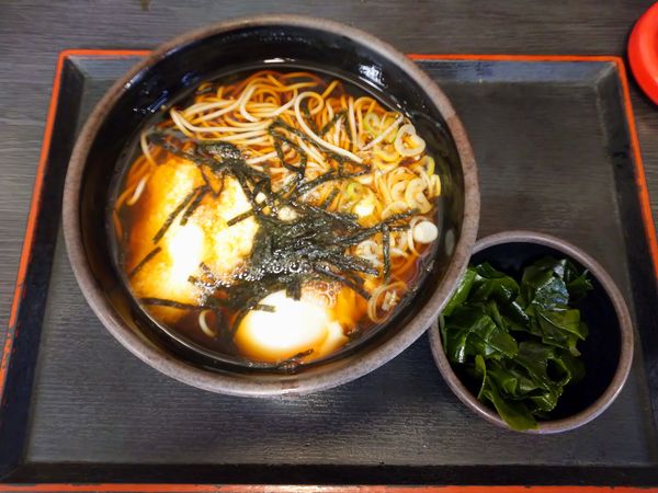 「温玉とろろそば＋わかめ（クーポン）」@ゆで太郎 大井町店の写真