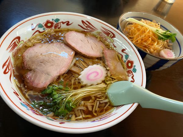 「ワンタン麺＋ピリ辛チャーシュー丼」@手打中華 とらや 分店の写真