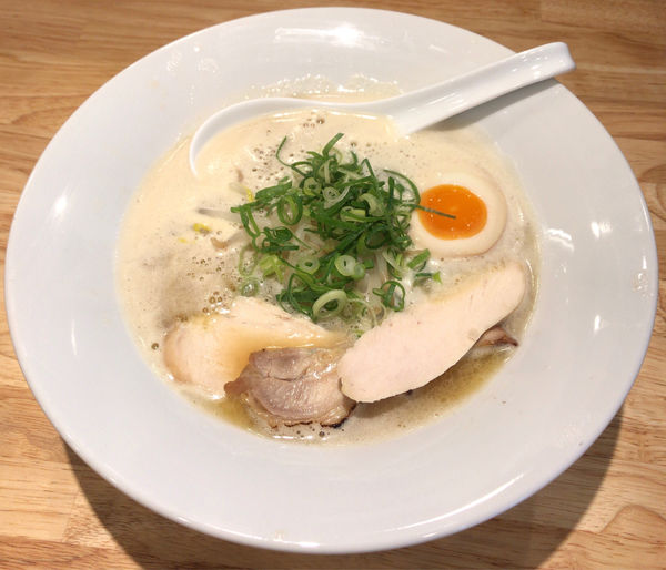 「だしと鶏白湯のらーめん（750円）」@くぼた製麺処の写真