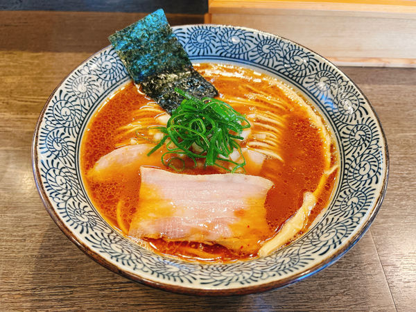 「辛豚骨魚介らーめん」@らーめん楓の写真