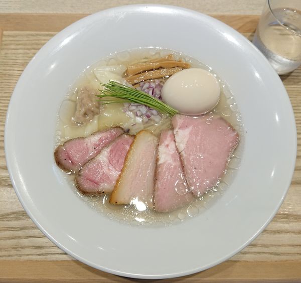 「特製中華蕎麦＜塩＞」@宍道湖しじみ中華蕎麦 琥珀 東京本店の写真