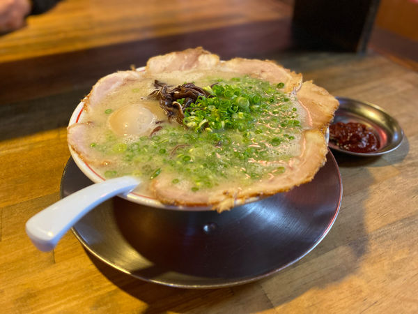 「味玉チャーシューメン、ねぎ増し、辛味噌」@博多一丁の写真