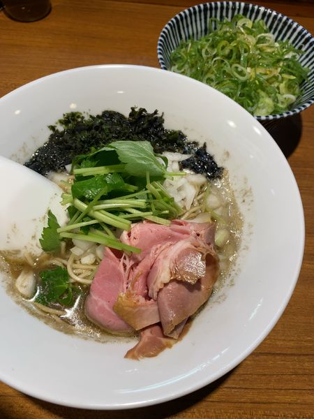 「【限定】青森県産煮干しそば850円+九条ネギ飯」@寿製麺よしかわ 川越店の写真