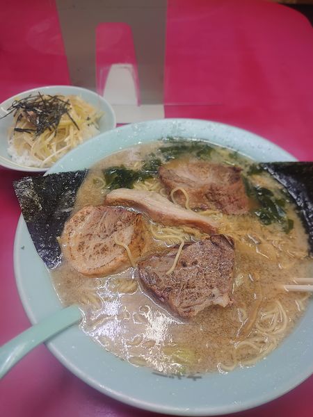 「特チャーシュー麺、中盛り、ネギ丼」@ラーメンショップ幸手 金田亭の写真