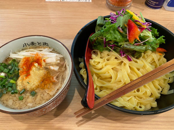 「背脂生姜醤油」@小麦と肉 桃の木の写真