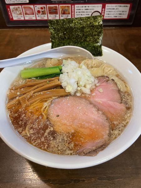 「こってり煮干700円　大盛り100円　ワンタン150円」@ラーメン 一兎の写真
