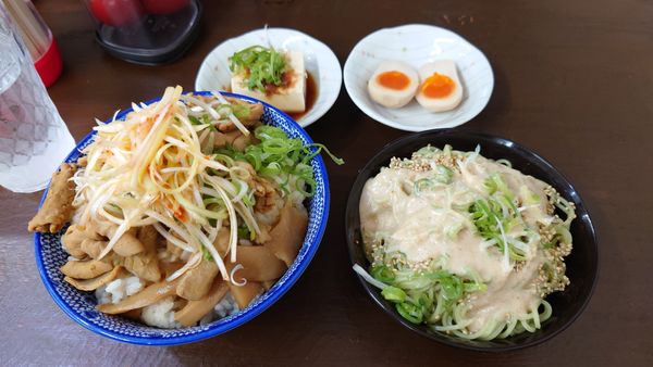 「大盛りモツ煮丼セット 900円」@麺屋こうきの写真