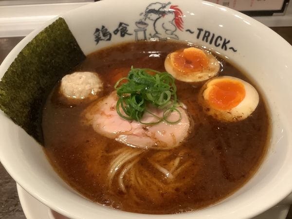 「味玉鶏と鰹の醤油らーめん 900円」@鶏喰～TRICK～の写真