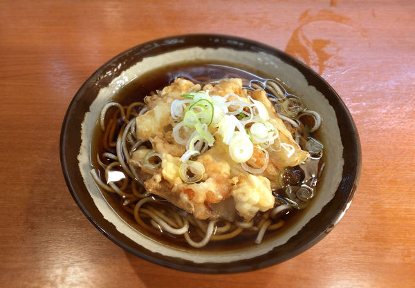 「小海老とイカ天そば(430円)」@亀有そばの写真