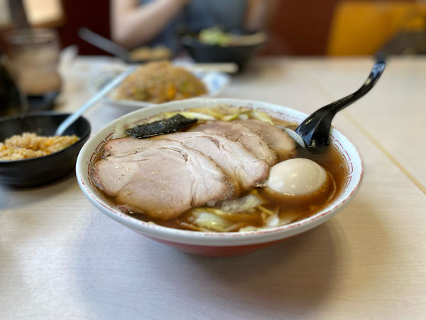 「王様中華そば、チャーシュー鶏チャ、味玉、炒飯」@気むずかし家の写真