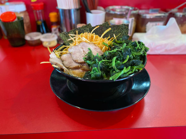 「ネギチャーシューメン、ほうれん草」@家系ラーメン 王道 神道家の写真