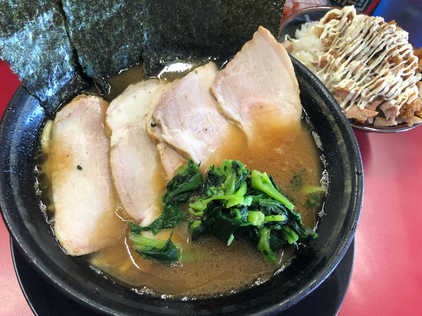 「チャーシューメン（5枚）チャーシューまぶし（大盛）」@家系ラーメン 王道家の写真