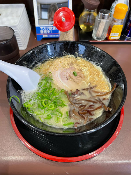 「博多ラーメン(650円) + 替え玉(100円)」@博多らーめん 丸福の写真