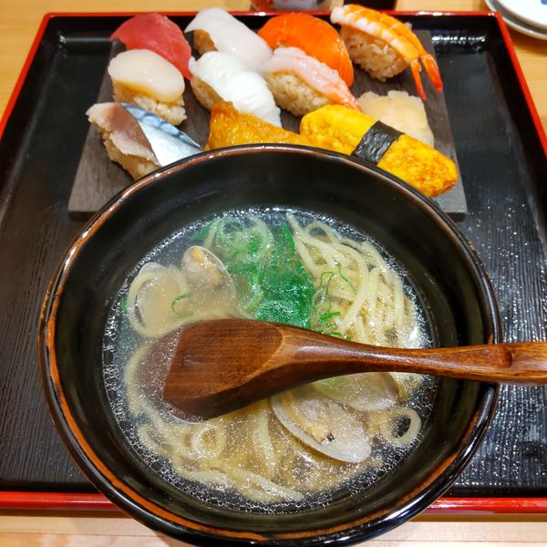 「寿司・鯛出汁塩らーめんセット（￥990）」@鮨・酒・肴 杉玉 蒲田駅西口の写真