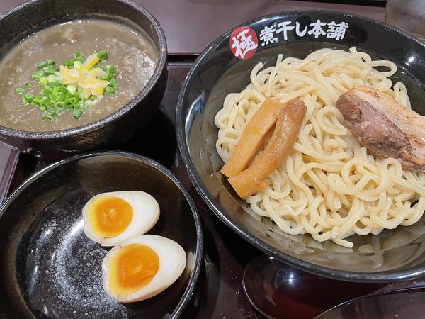 「極濃煮干し豚骨つけ麺＋味玉」@極煮干し本舗 久喜店の写真
