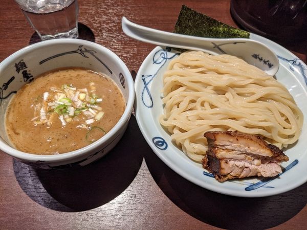 「濃厚つけ麺950円　中盛250㌘」@創始麺屋武蔵の写真