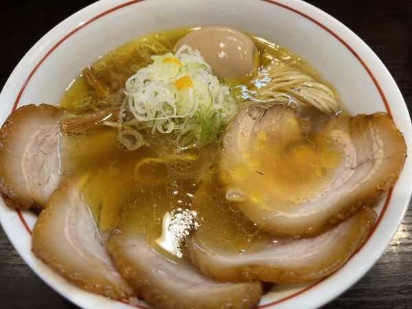 「しおらーめん＋トッピング全部乗せ」@らーめん颯人の写真