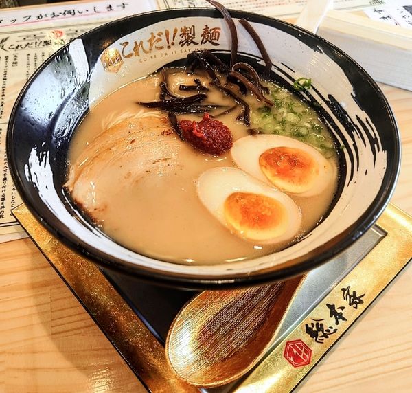 「赤博多とんこつラーメン」@これだ！！製麺の写真