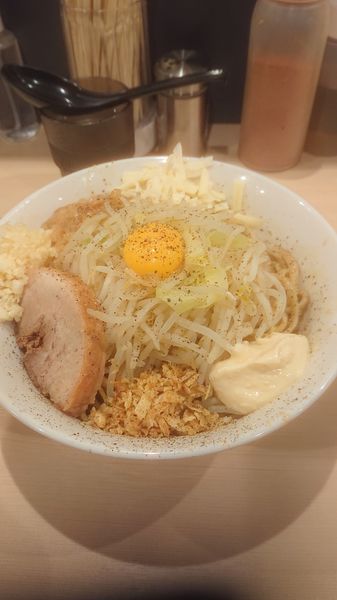 「限定汁なし  ニンニク  ガリマヨ」@鷹の目 蒲田店の写真