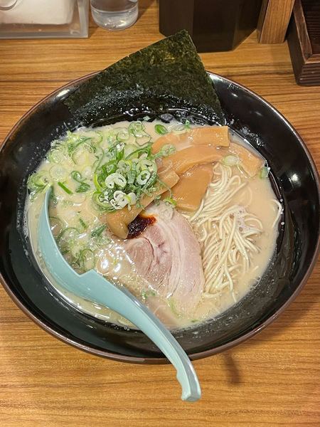 「博多とんこつラーメン(750円)」@横浜家系ラーメン 壱角家 日吉店の写真