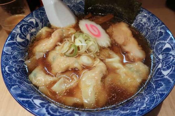 「ワンタン麺　700円」@肉厚わんたん麺と手作り焼売 ら麺亭 浅草支店の写真