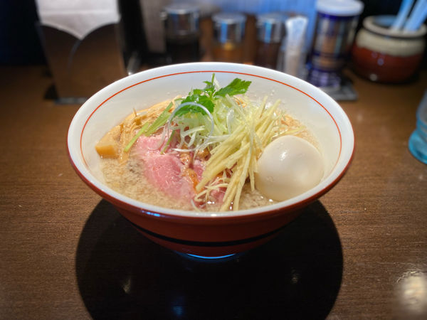 「背脂地鶏中華そば（塩）、釜焼き、味玉」@麺や 虎徹の写真