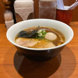 玉子入り醤油らぁ麺