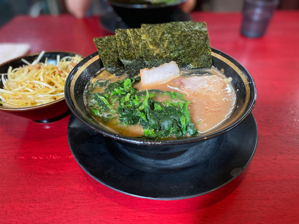 「チャーシューメン、ほうれん草、味ねぎ」@家系ラーメン 熊田家の写真