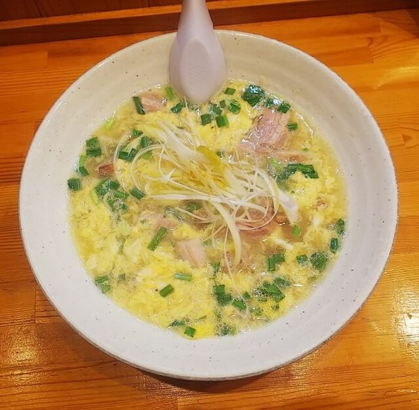 「ニラタマしおラーメン850円」@拉麺食道の写真