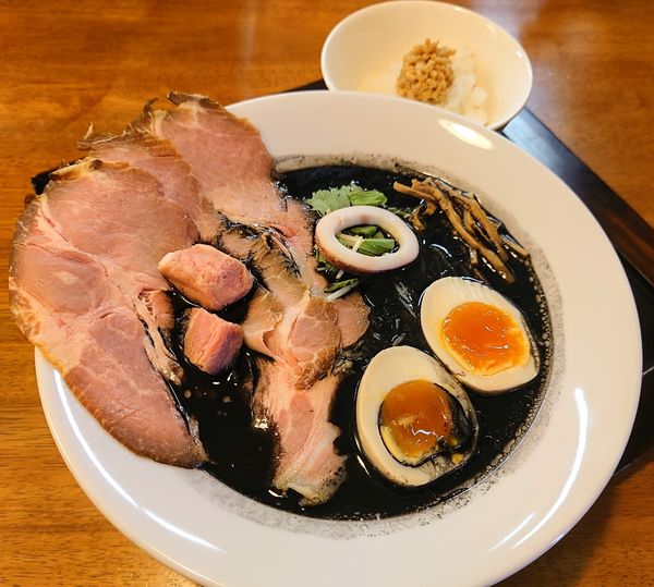 「濃ゆいイカスミらぁ麺【期間·数量限定】」@らぁ麺はうす Sumika0の写真