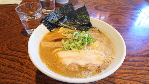 「濃厚鶏豚白湯麺」@らーめんダイニング 庵の写真