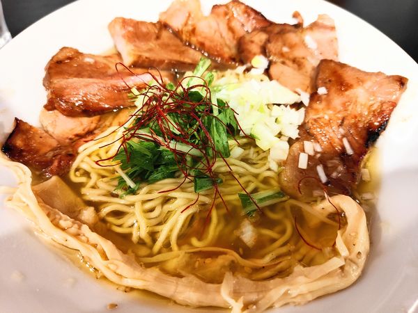 「極炙りチャーシュー金色塩らぁめん」@麺屋宗 -sou- 高田馬場本店の写真
