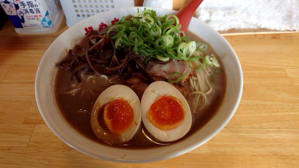 「半熟味玉豚そば」@麺や 木蓮の写真