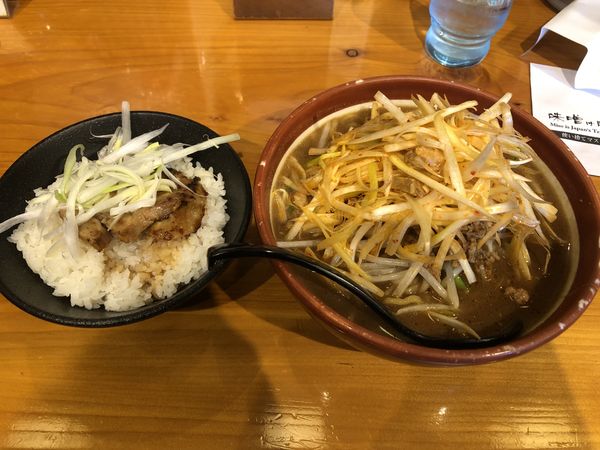 「伊勢味噌肉ネギらーめん（麺大盛り）＋ミニチャーシュー丼」@麺場 田所商店 足立江北店の写真