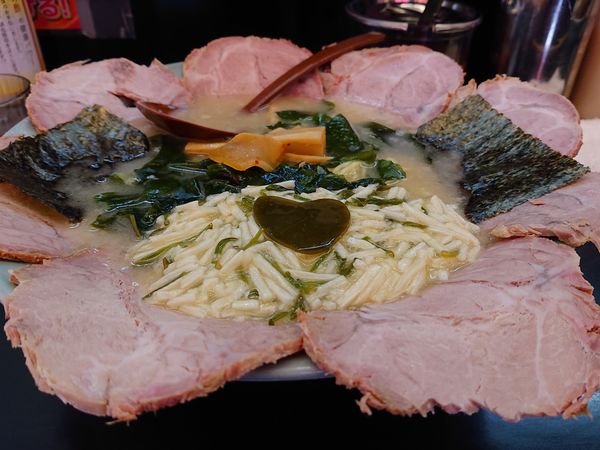「めかとろチャーシューメン正油(中盛り)」@壱発ラーメン 相模原店の写真