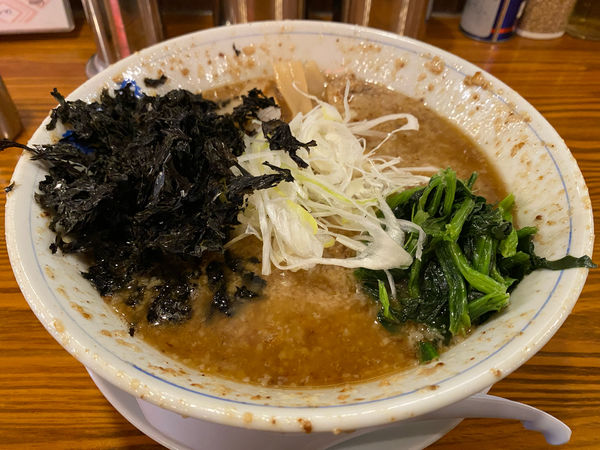 「煮干背脂醤油ラーメン」@濱之家 入谷店の写真