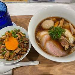 特製芳醇地鶏醤油ラーメン