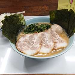 ラーメン大(2玉)チャーシュー＆海苔＆ほうれん草増し、味玉