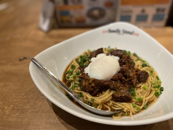 「牛煮込みまぜそば 980円」@Noodle Stand Tokyoの写真