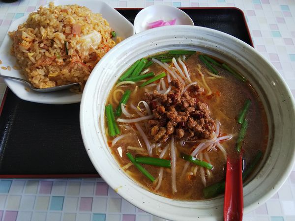 「ラーメンセット　（台湾味噌ラーメン＋キムチ炒飯）」@台湾料理 吉秀嘉の写真