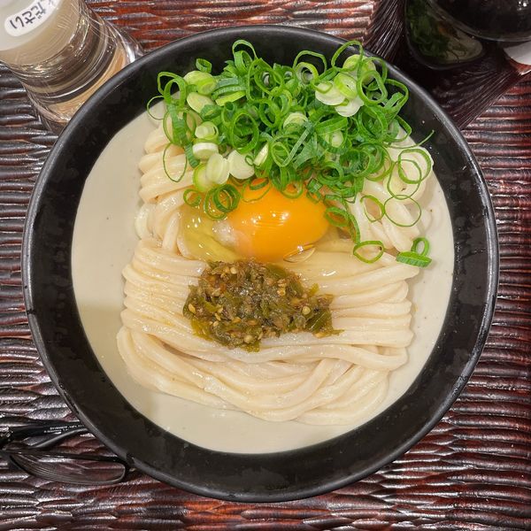 「青唐醤油うどん(卵入り)＋ちくわ天（じゃこ）」@丸香の写真