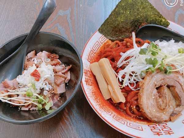 「辛あつ蕎麦（辛3）＋ローストポーク丼」@麺屋みつば＋クローバーの写真