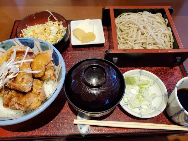 「そば汁あんかけ空揚丼セット」@香露庵の写真