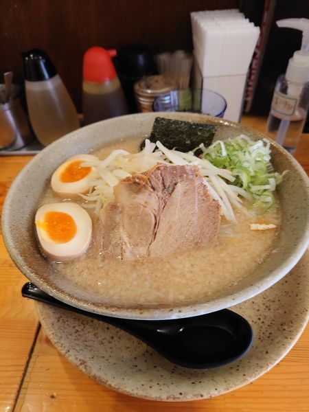 「もやし味付きたまごらぁ麺」@らあ麺 やったるの写真